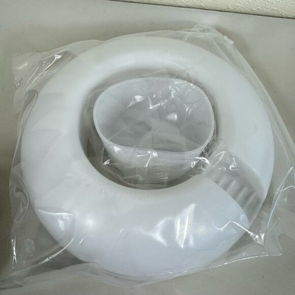 New In Package White Plastic 3 Compartment Snack Tray With Center Dip Dish - Picture 2 of 3